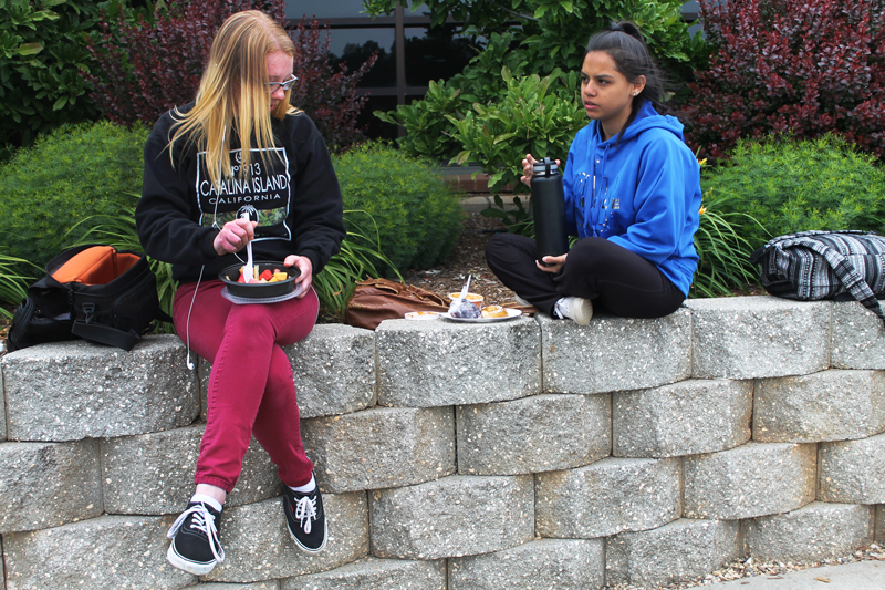 Juniors Tiana Langseth and Molly Bristol eat healthy school lunches. Photo by Hailey Juergenson
