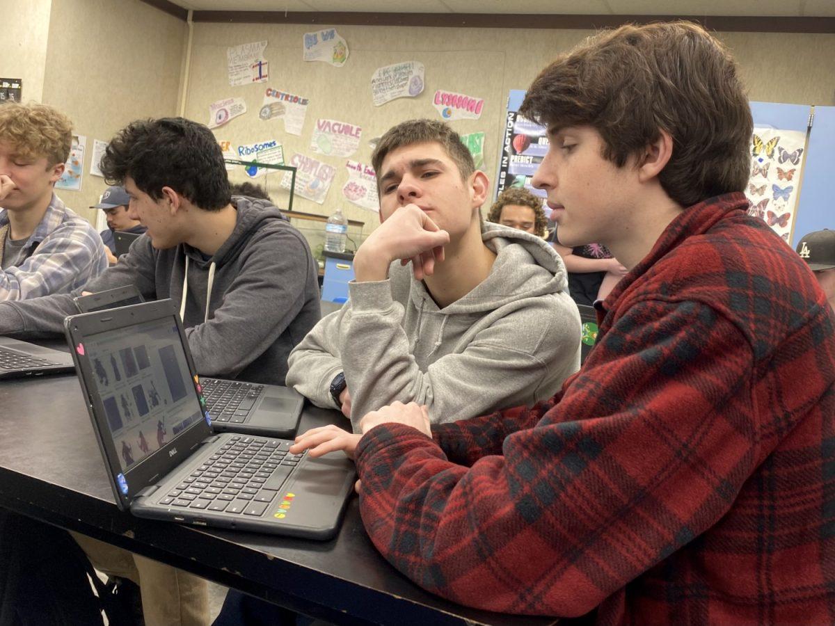 Seniors Eli Funk and Austin Phipps contemplate their new years resolutions, questioning if they have held steadfast to their aspirations of 2023. Photo by Maya Bussinger